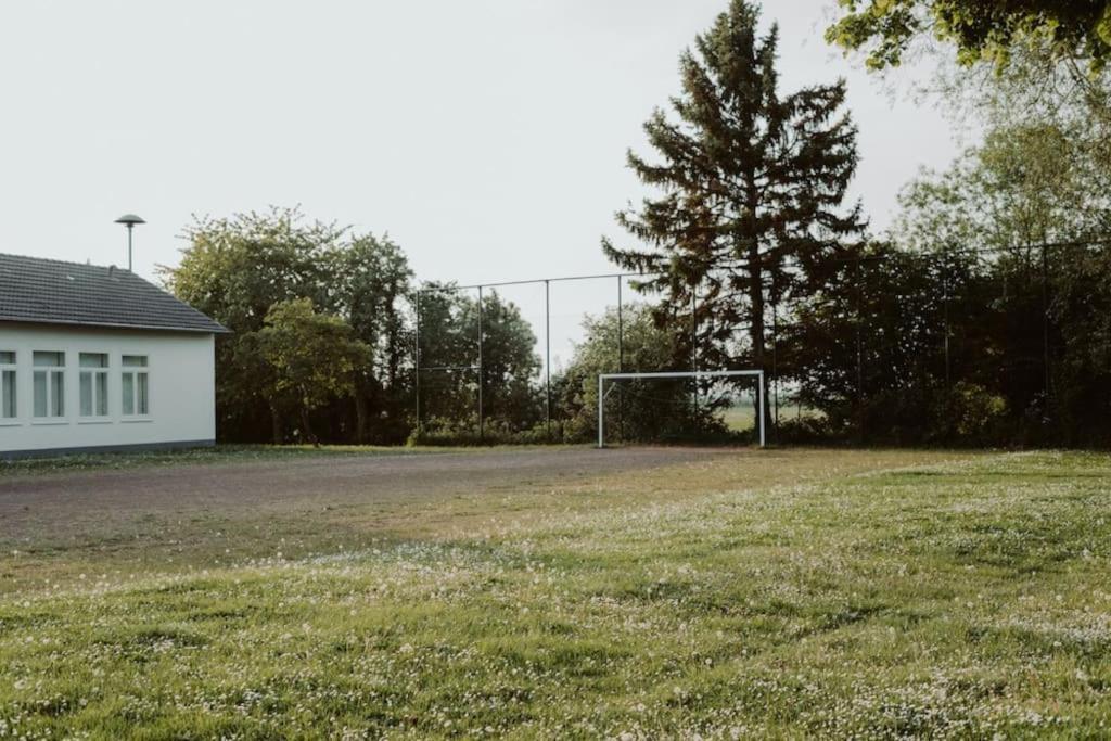 Villa Modernisiertes Fachwerkhaus in Rheinbach bei Bonn Exterior foto